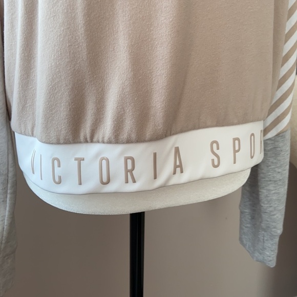 𝅺victoria Sport Sweater - Picture 2 of 7